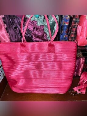 Harvey’s Seatbelt Handbags Melon Hot Pink Medium Streamline Tote Handbag